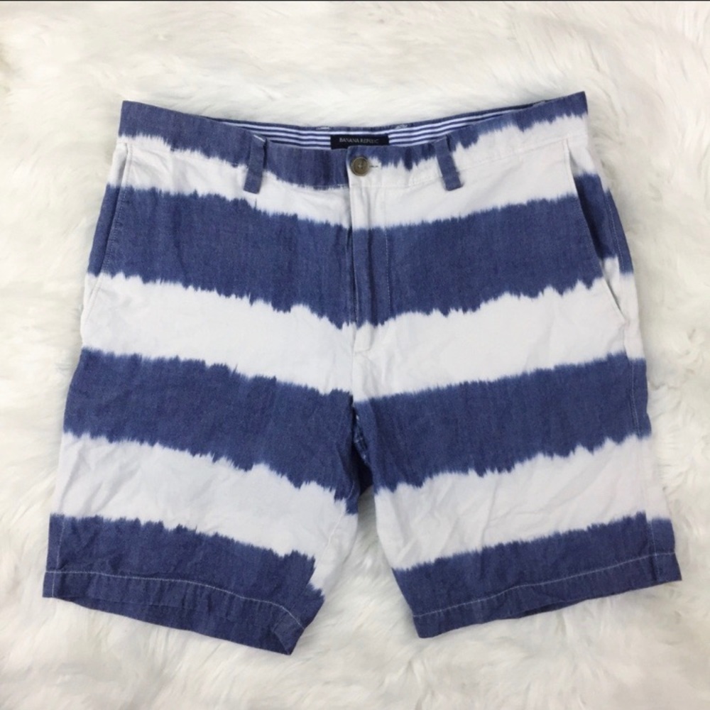 Men’s BANANA REPUBLIC Striped Blue & White Shorts